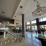 Particular Iate Plaza