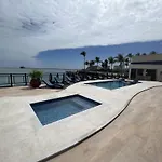 Particular Iate Plaza